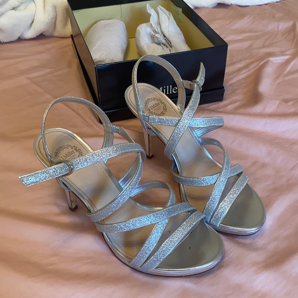 Brand:JCP size:7.5 (8M) color:silver